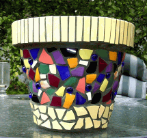 virágcserép mázas fajanszból készült mozaik díszítéssel